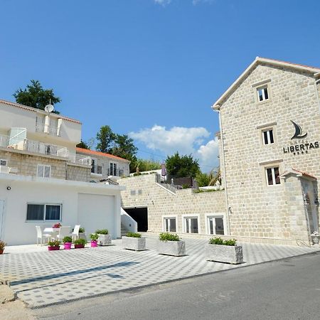 Seafront Apartment Vujovic Prcanj Exterior photo