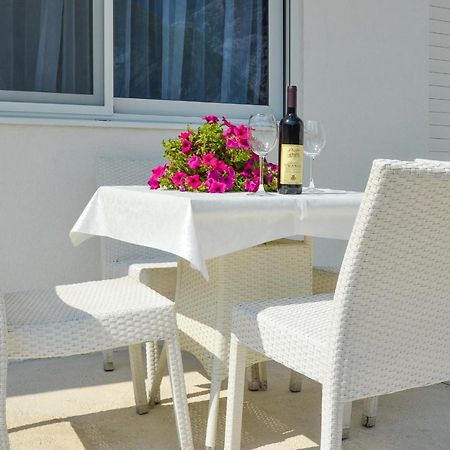 Seafront Apartment Vujovic Prcanj Exterior photo