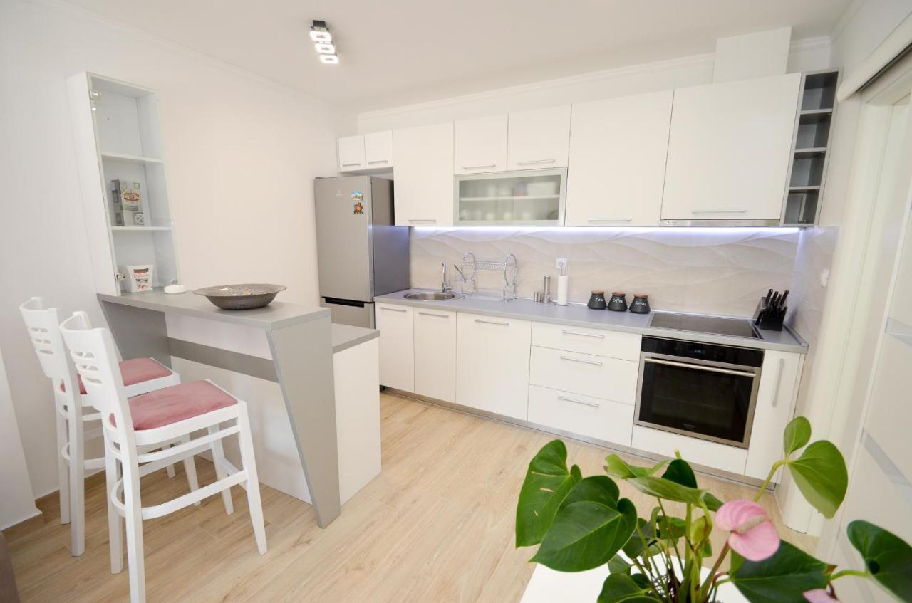 Seafront Apartment Vujovic Prcanj Exterior photo