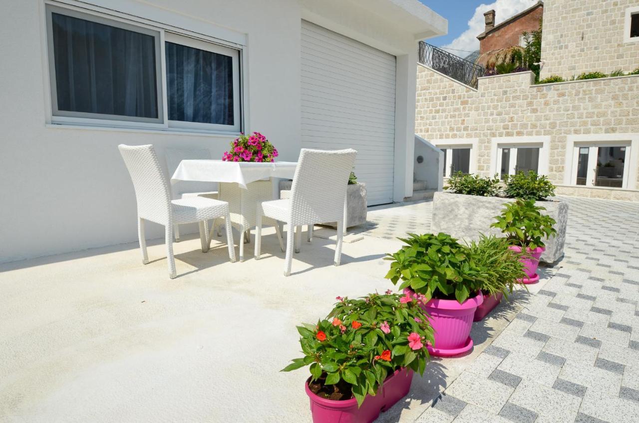 Seafront Apartment Vujovic Prcanj Exterior photo
