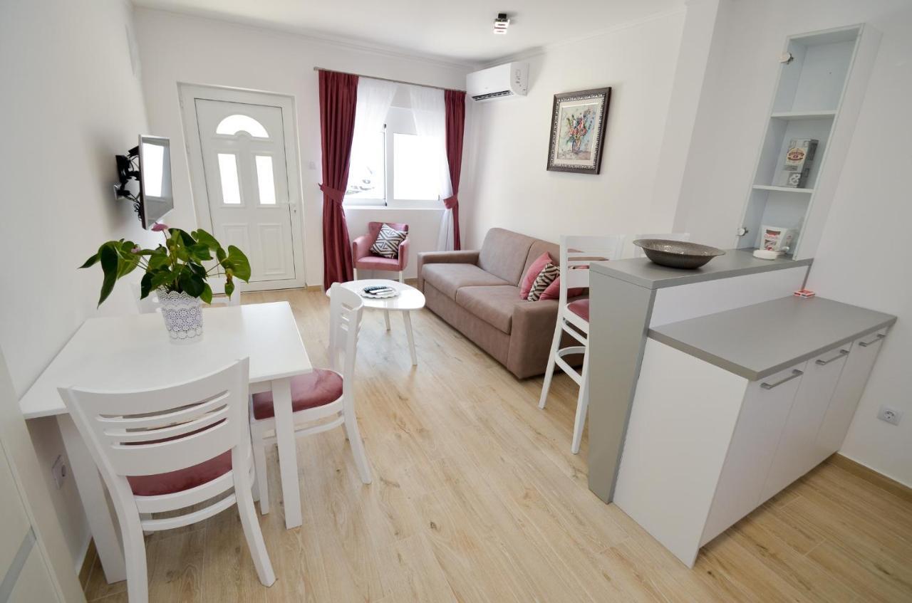 Seafront Apartment Vujovic Prcanj Exterior photo