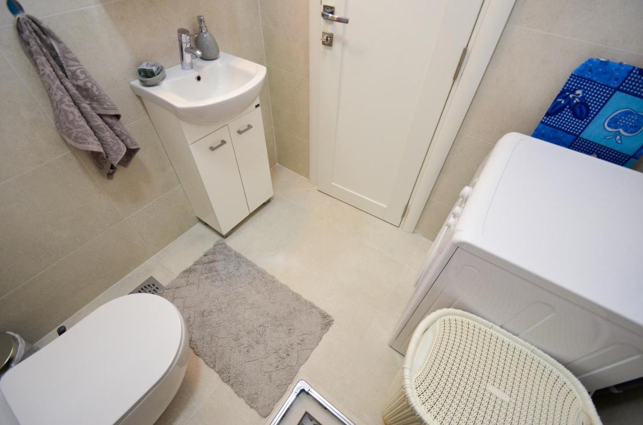 Seafront Apartment Vujovic Prcanj Exterior photo