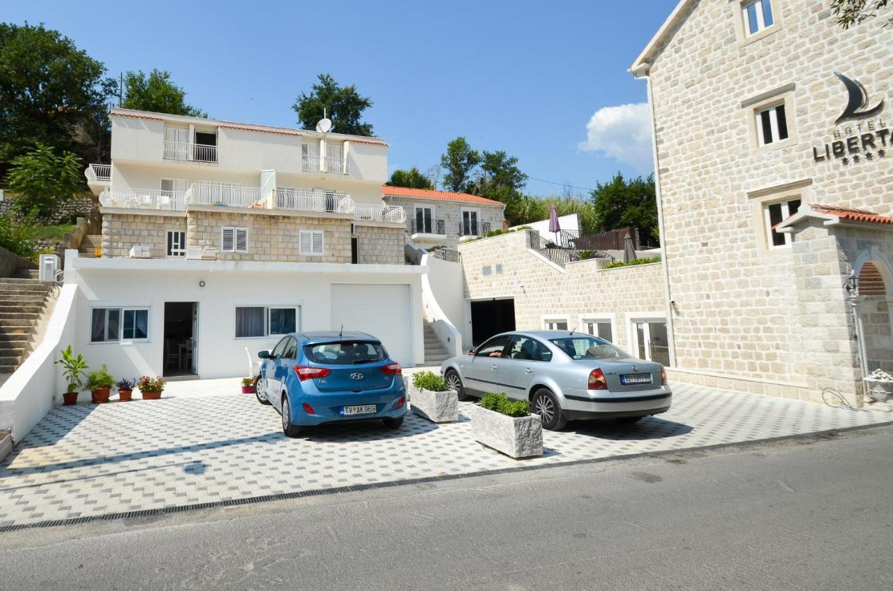 Seafront Apartment Vujovic Prcanj Exterior photo