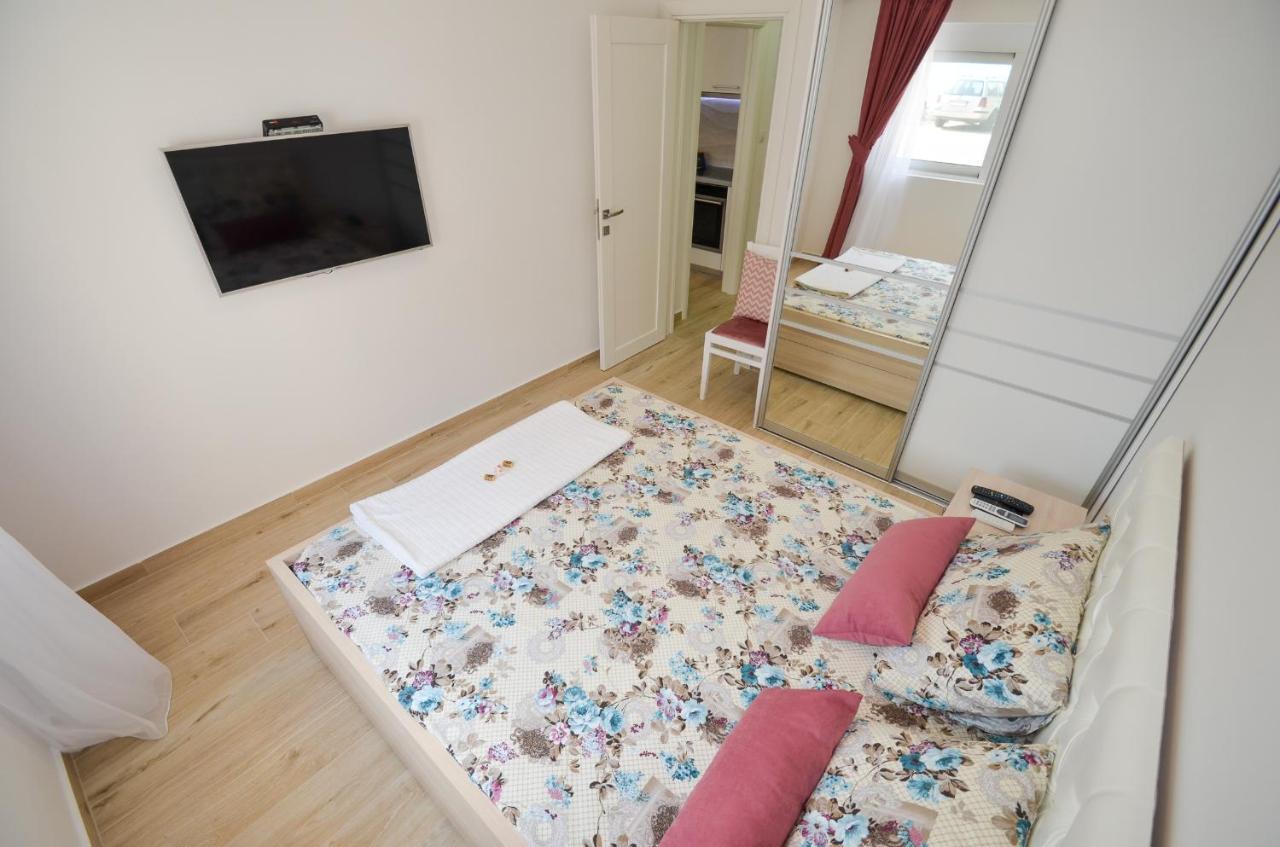 Seafront Apartment Vujovic Prcanj Exterior photo
