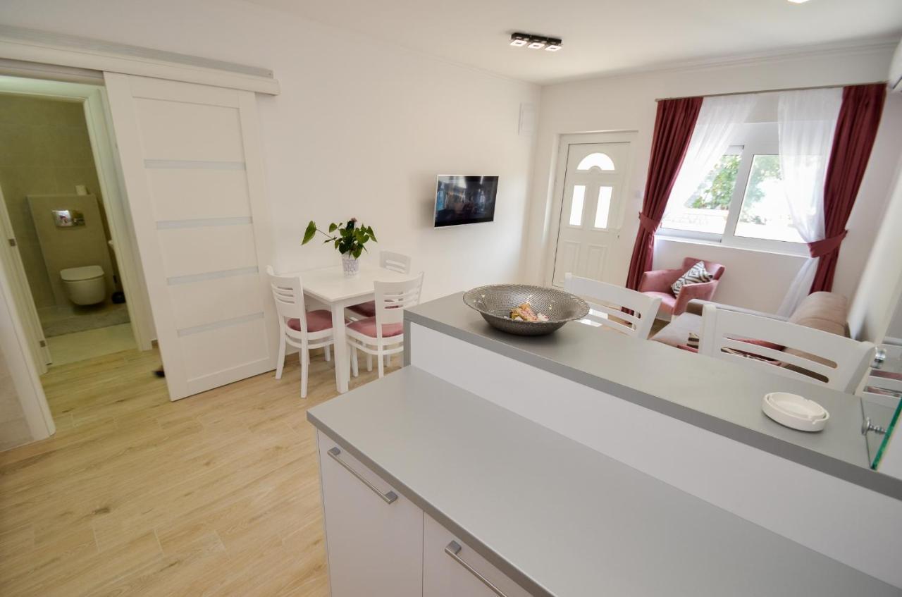 Seafront Apartment Vujovic Prcanj Exterior photo